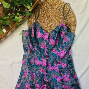 •Vintage 80s Gold Tag Victoria’s Secret Slip•